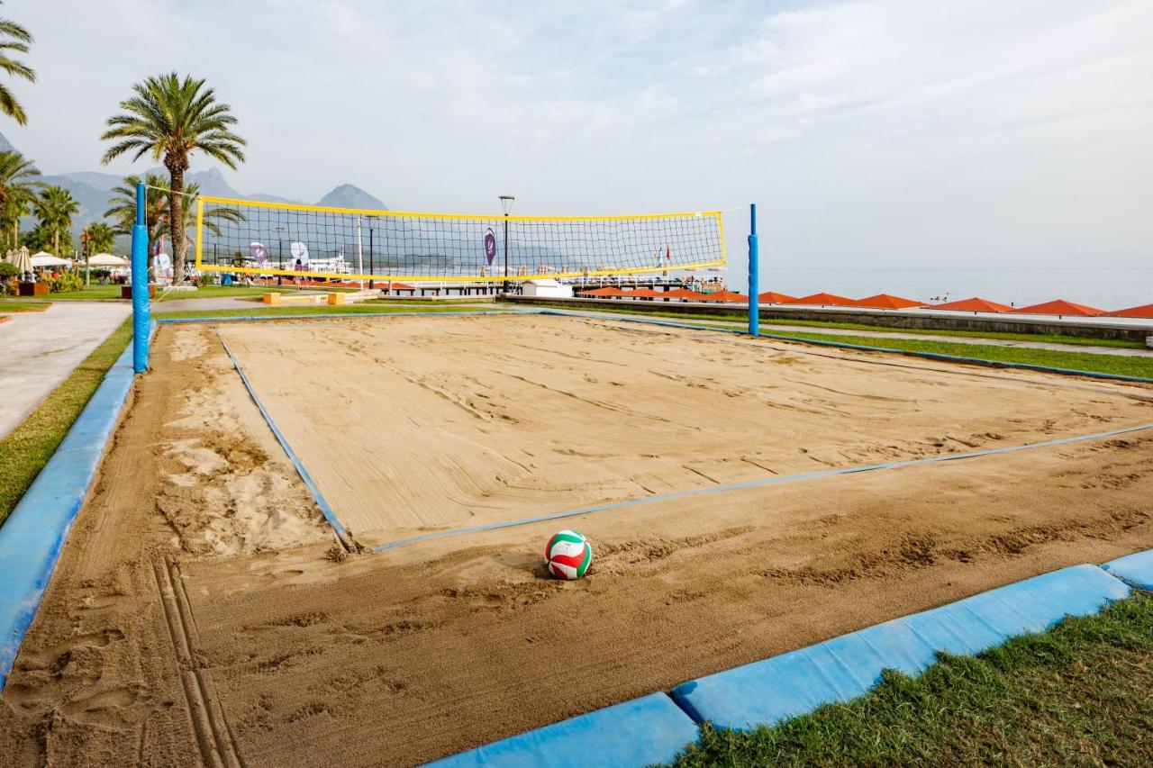 Aqi Hydros Club Kemer Exterior foto A beach volleyball court