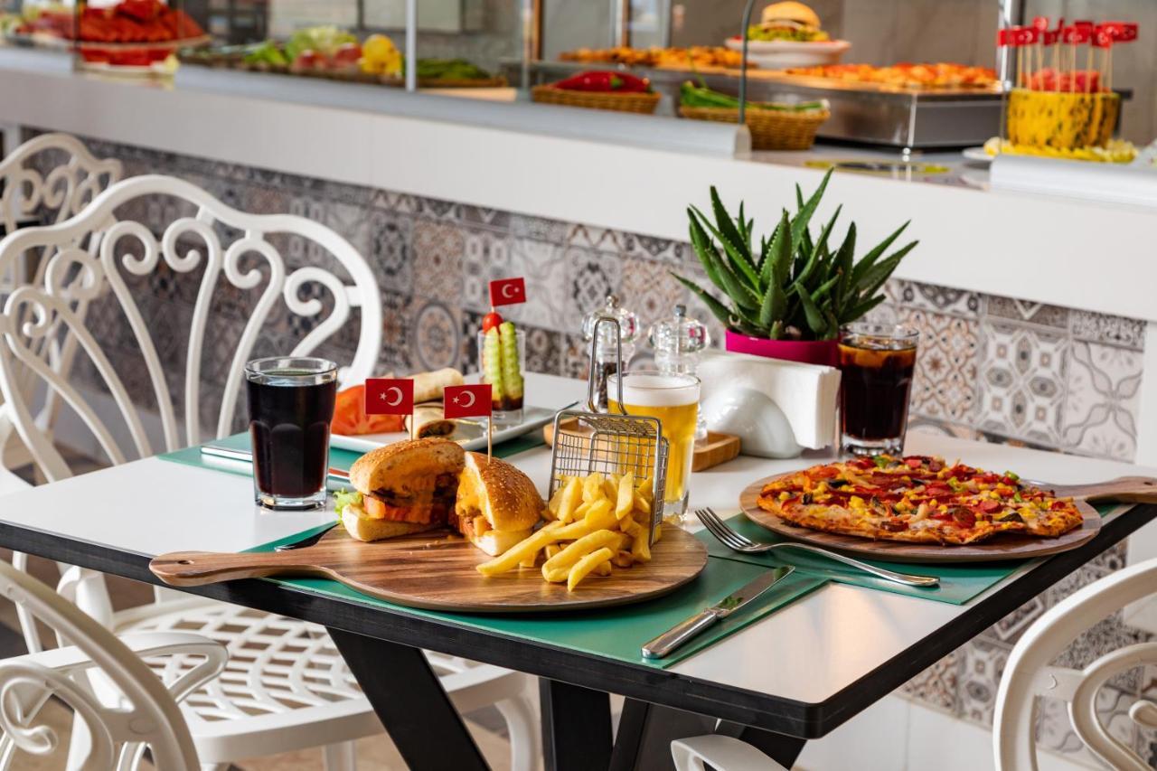 Aqi Hydros Club Kemer Exterior foto A typical meal at a Turkish fast food restaurant