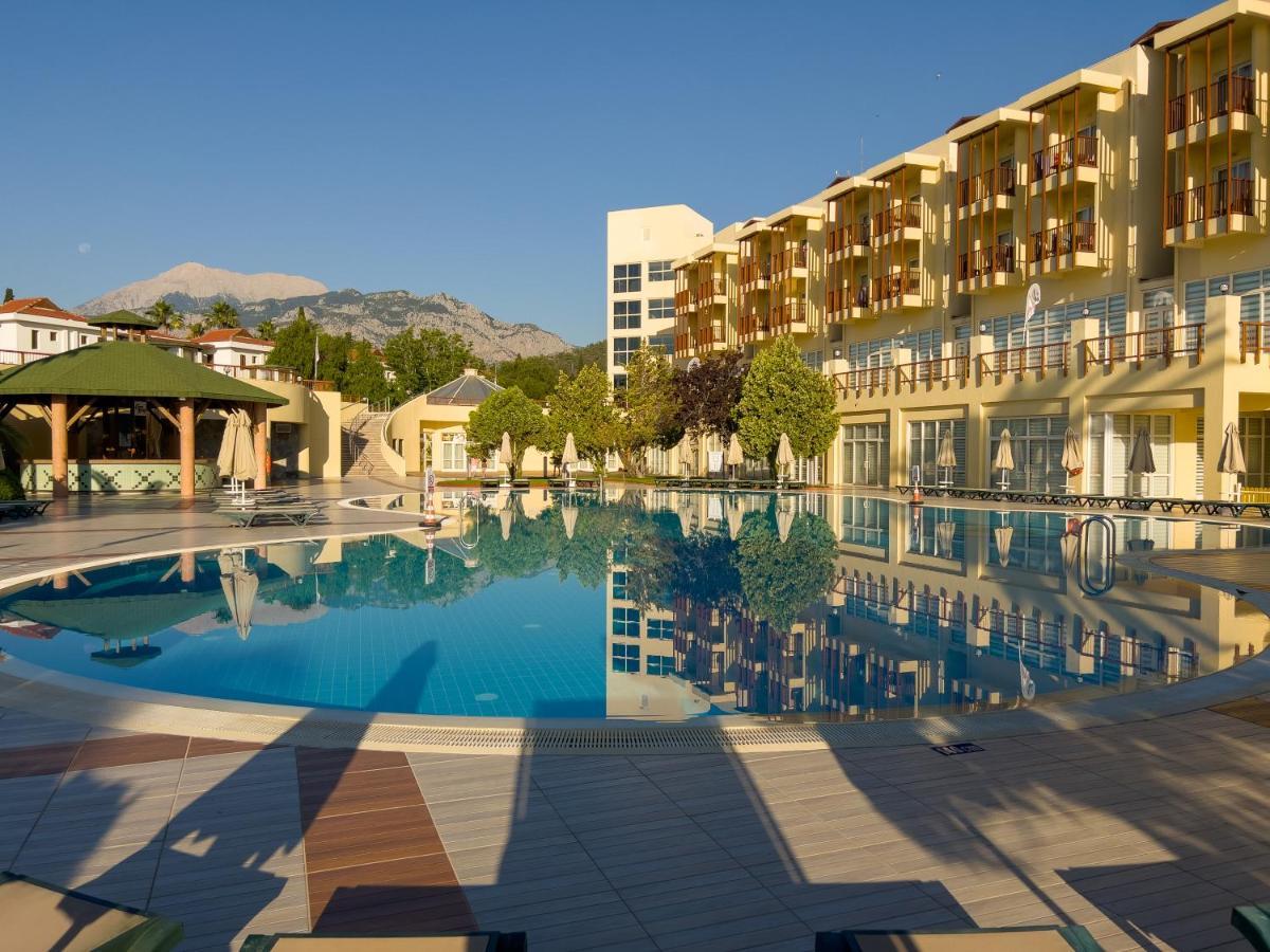 Aqi Hydros Club Kemer Exterior foto The resort's main pool