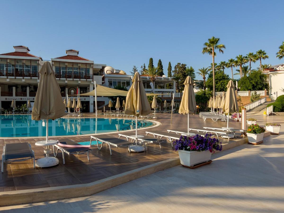 Aqi Hydros Club Kemer Exterior foto A pool at a hotel in Turkey